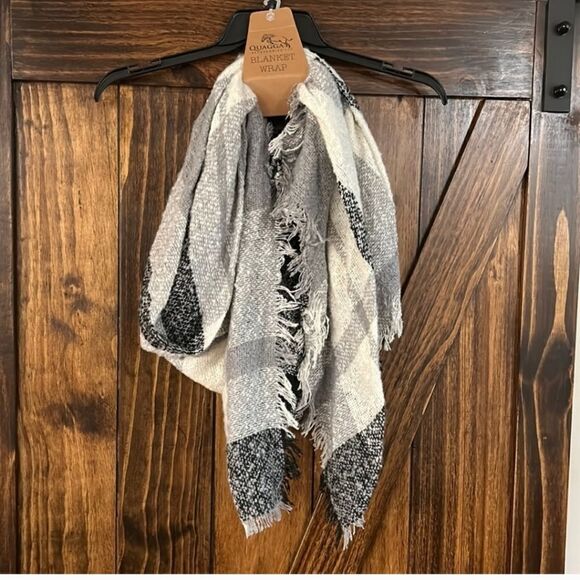 NWT Quagga Blanket Wrap in White/Grey/Black - Picture 1 of 8